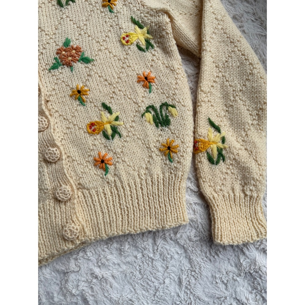 Vintage 50s Hand Knit Wool Floral Embroidered Cardigan Sweater Made in England - Picture 7 of 12